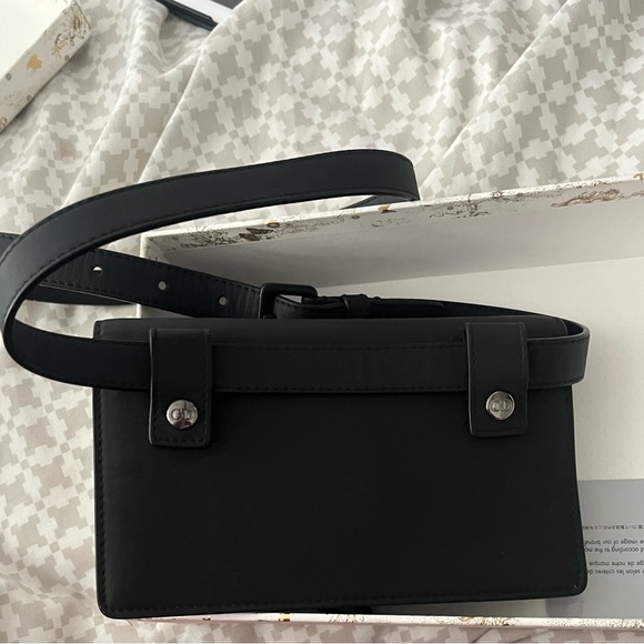 DIOR SADDLE BELT POUCH
BLACK MATTE - Picture 3 of 11